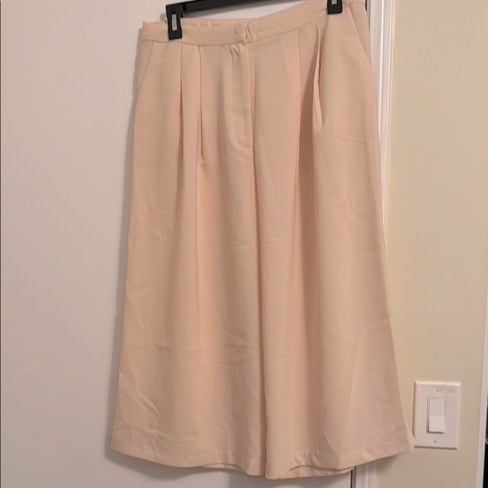 Jealous Tomato light peach color Colette’s
